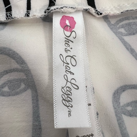 She’s Got Leggz Curvy Abstract Face Print Leggings - Picture 3 of 7